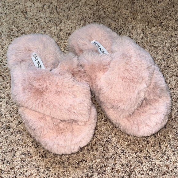 Steve madden baby pink fuzzy slippers S (5-6) - Picture 1 of 4